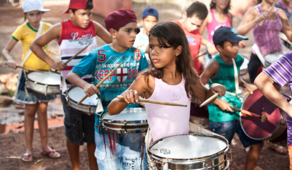 Kinder aus der Grundschule in Santa Maria beim Strassenumzug.Pará, Brasil.